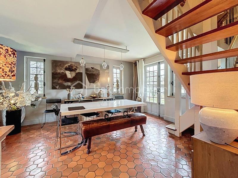 Maison traditionnelle - 210 m² - 7 pièces