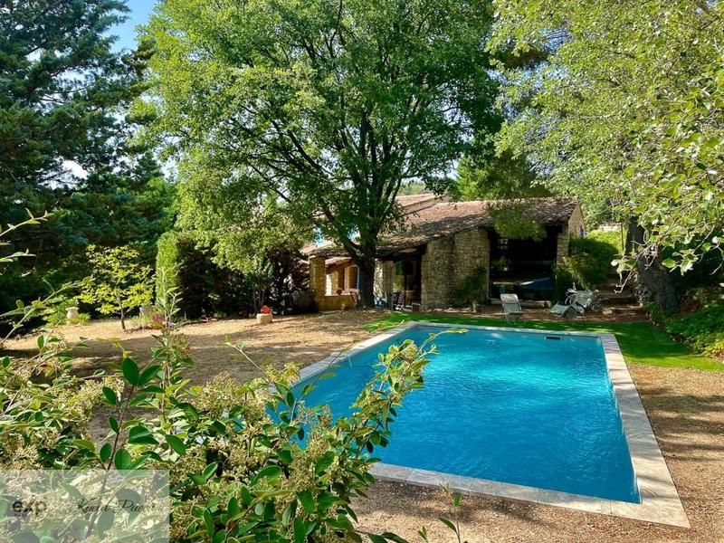 Propriété - 259 m² - 7 pièces