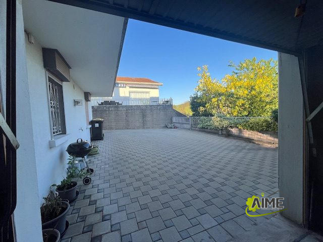 Maison - 211 m² - 7 pièces