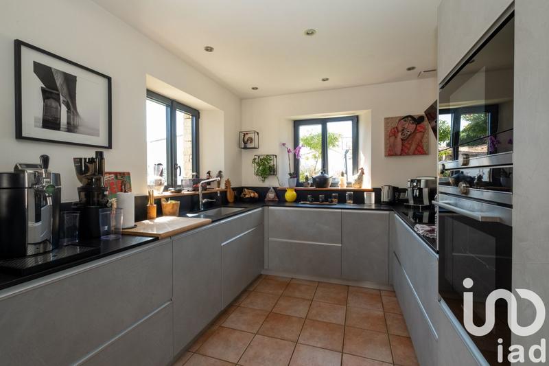 Maison - 174 m² - 9 pièces