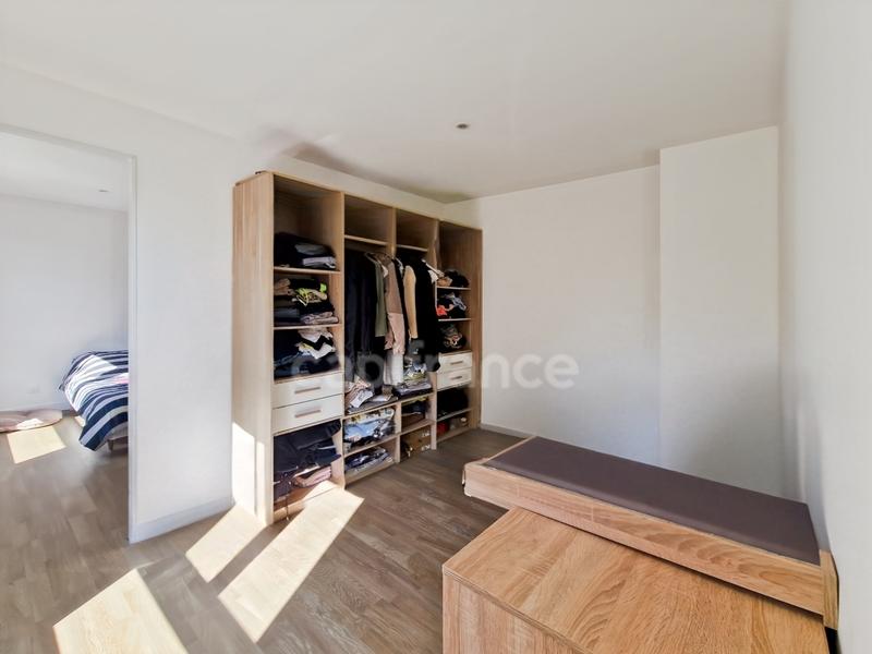 Maison - 240 m² - 6 pièces