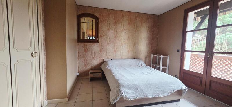 Maison - 242 m² - 5 pièces