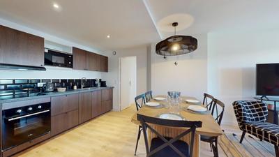 Appartement - 99 m² - 6 pièces