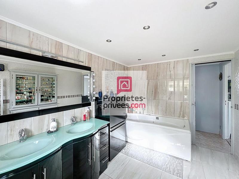 Maison - 167 m² - 7 pièces