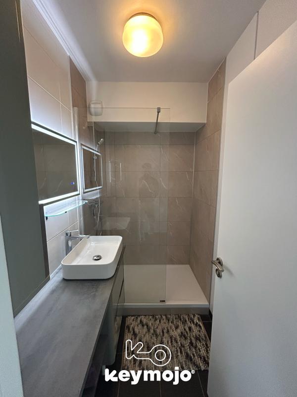 Chambre - 76 m² - 5 pièces