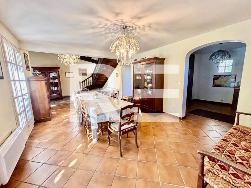 Maison - 205 m² - 7 pièces