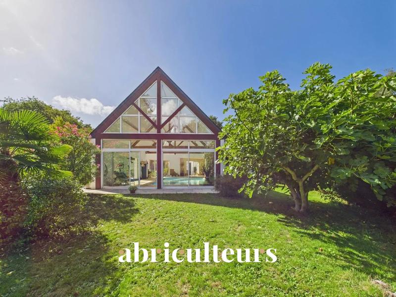 Maison - 258 m² - 7 pièces