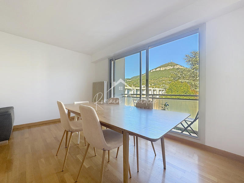 Appartement - 110 m² - 5 pièces