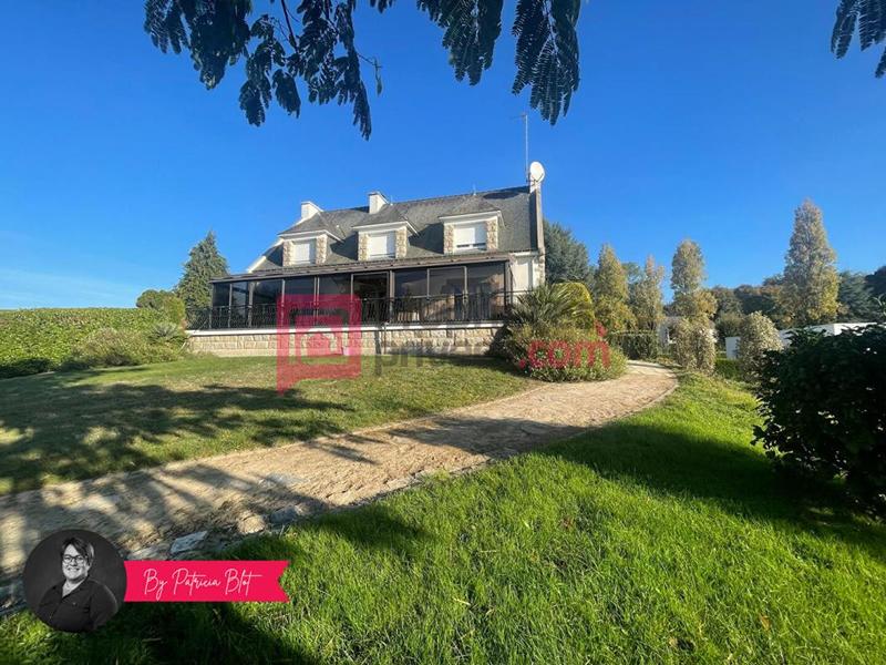 Maison - 305 m² - 10 pièces