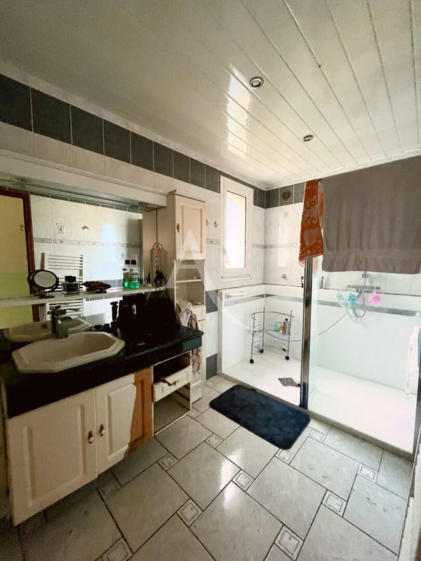 Maison - 175 m² - 8 pièces