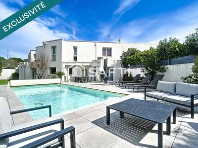 Maison - 241 m² - 10 pièces