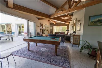 Maison - 240 m² - 7 pièces