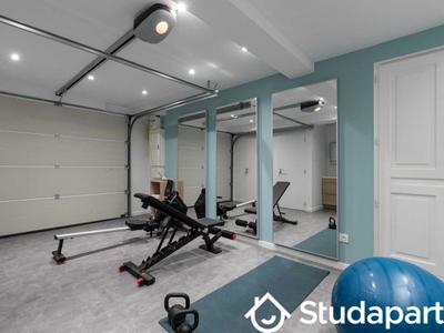 Appartement - 240 m² - 1 pièce