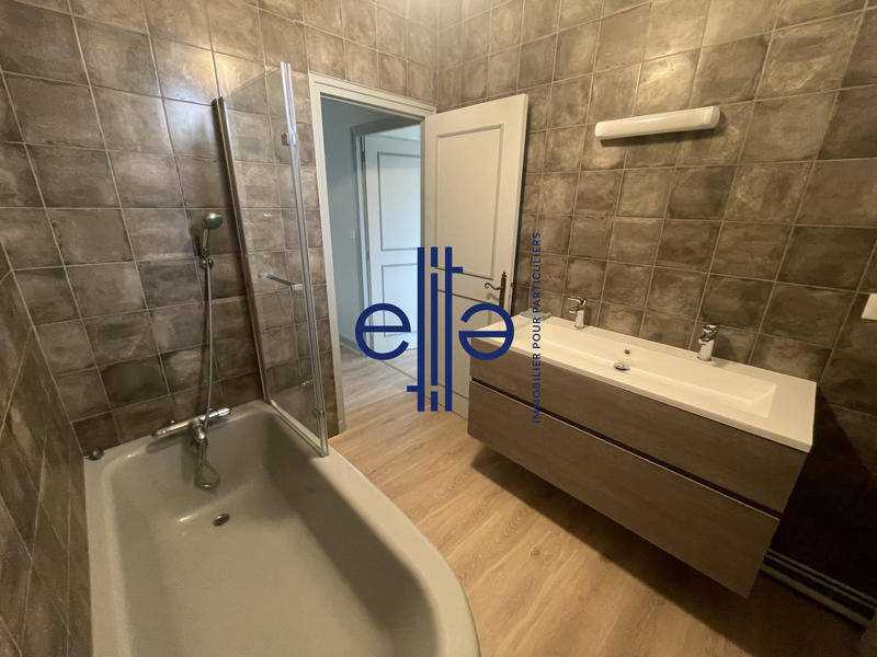 Maison - 203 m² - 7 pièces