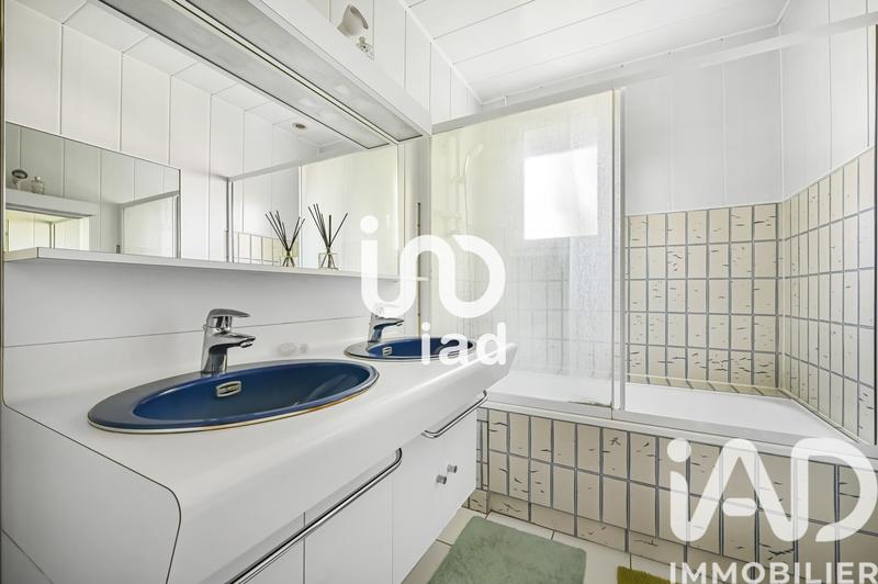 Maison - 230 m² - 8 pièces