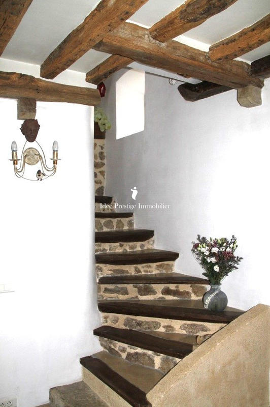 Maison - 233 m² - 11 pièces