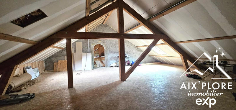 Maison - 240 m² - 6 pièces