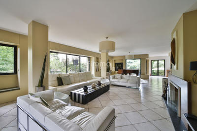 Propriété - 253 m² - 8 pièces