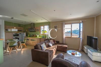 Maison - 94 m² - 5 pièces