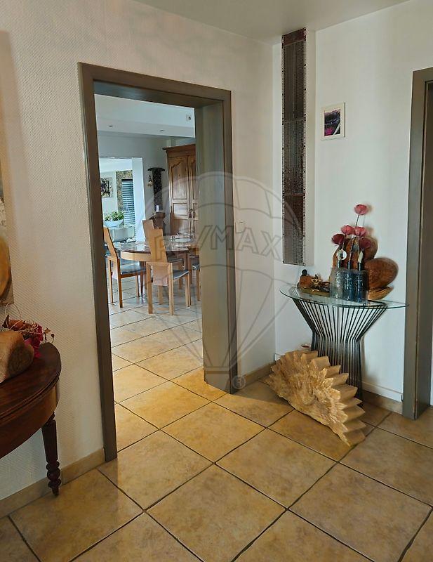 Maison - 208 m² - 7 pièces