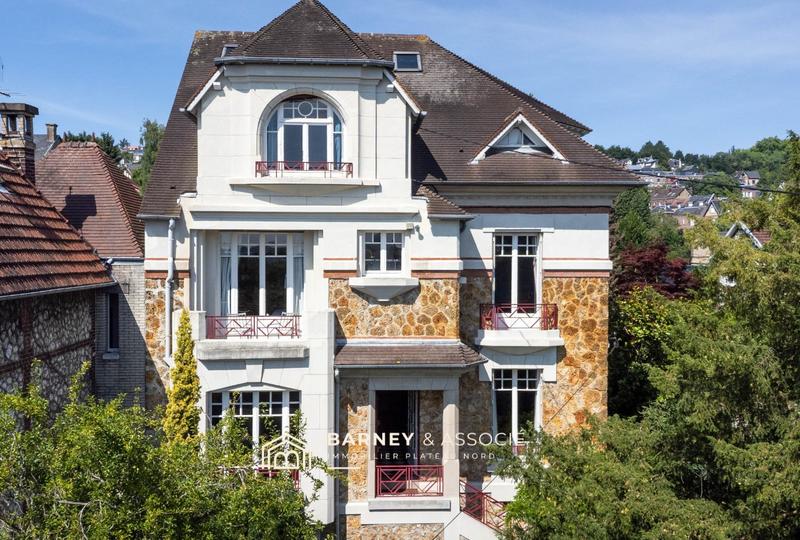 Maison - 418 m² - 10 pièces