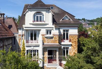 Maison - 418 m² - 10 pièces