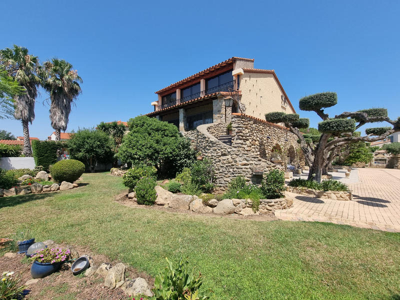 Propriété - 270 m² - 8 pièces