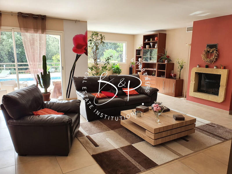 Maison - 267 m² - 10 pièces