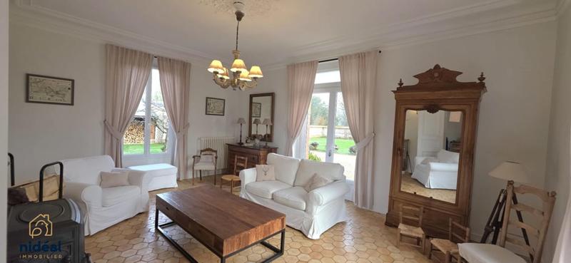 Maison - 283 m² - 12 pièces