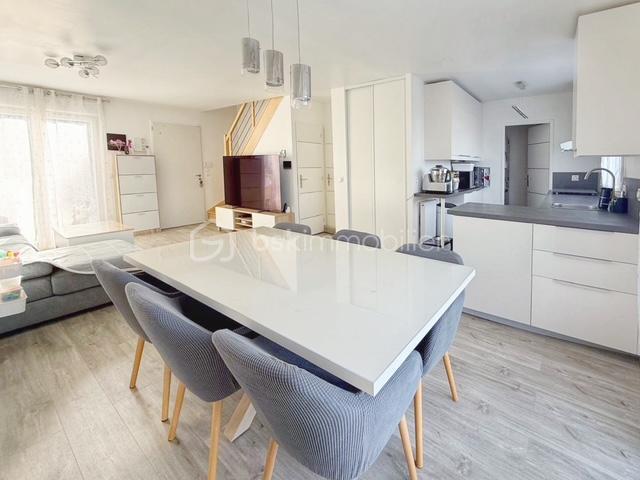 Maison - 94 m² - 5 pièces