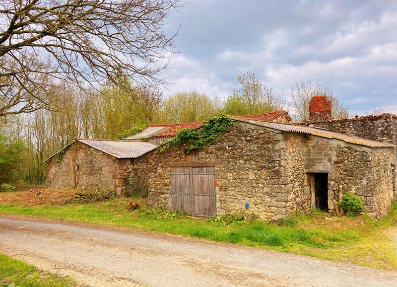 Grange - 2 018 m² - 1 pièce