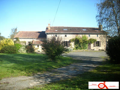 Maison ancienne - 337 m² - 10 pièces