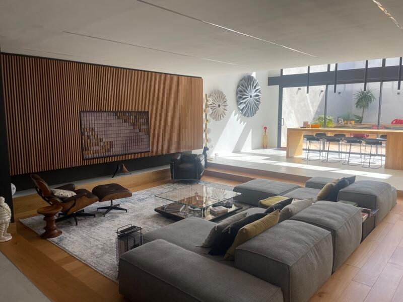 Maison - 270 m² - 6 pièces