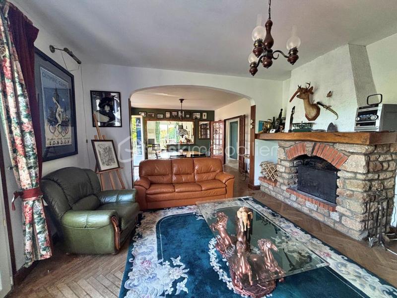 Maison - 240 m² - 9 pièces