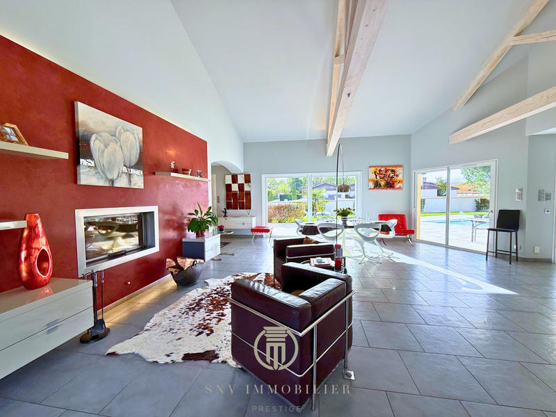 Maison - 276 m² - 9 pièces