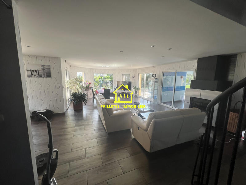 Maison traditionnelle - 200 m² - 4 pièces