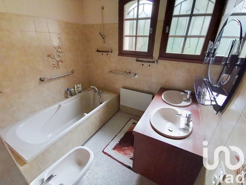 Maison - 137 m² - 5 pièces