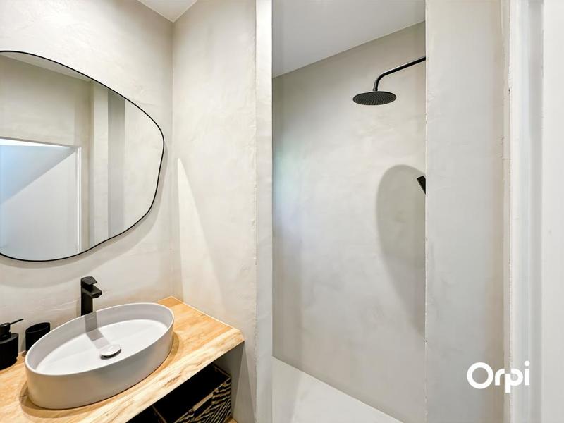 Maison - 373 m² - 6 pièces