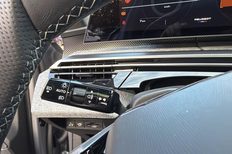 Peugeot 3008 Hybrid 145 E-Dcs6 Gt Plus