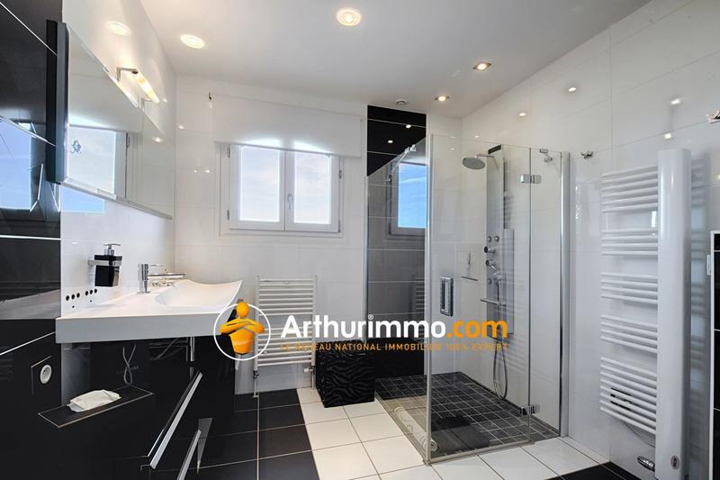 Maison - 181 m² - 6 pièces