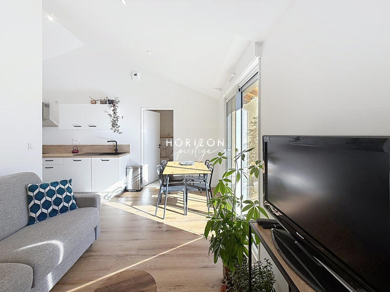 Maison - 210 m² - 9 pièces