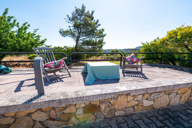 Maison - 234 m² - 9 pièces