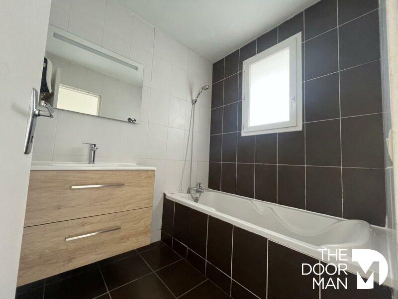 Maison jumelée - 86 m² - 5 pièces