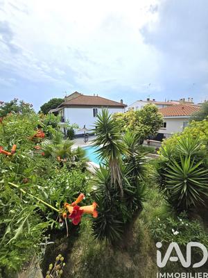 Maison - 215 m² - 8 pièces