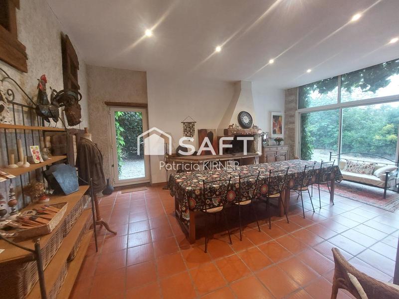 Maison - 255 m² - 9 pièces