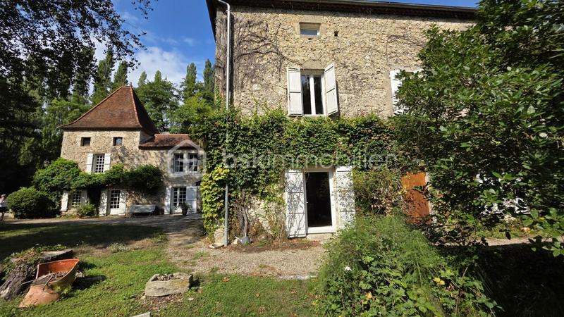 Moulin - 390 m² - 10 pièces