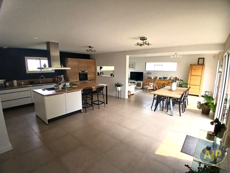 Maison - 152 m² - 5 pièces