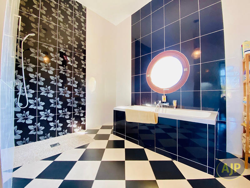 Maison bourgeoise - 212 m² - 6 pièces