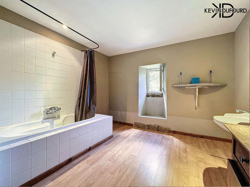 Mas - 317 m² - 11 pièces