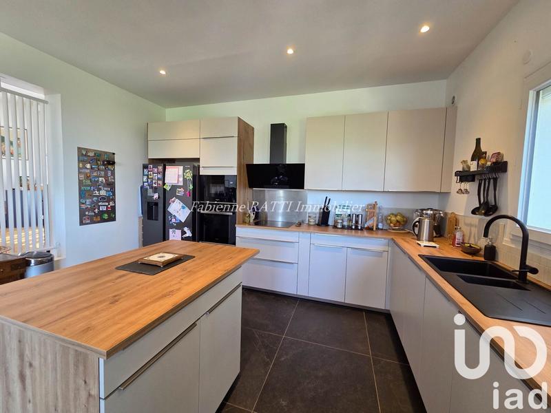 Maison - 204 m² - 7 pièces